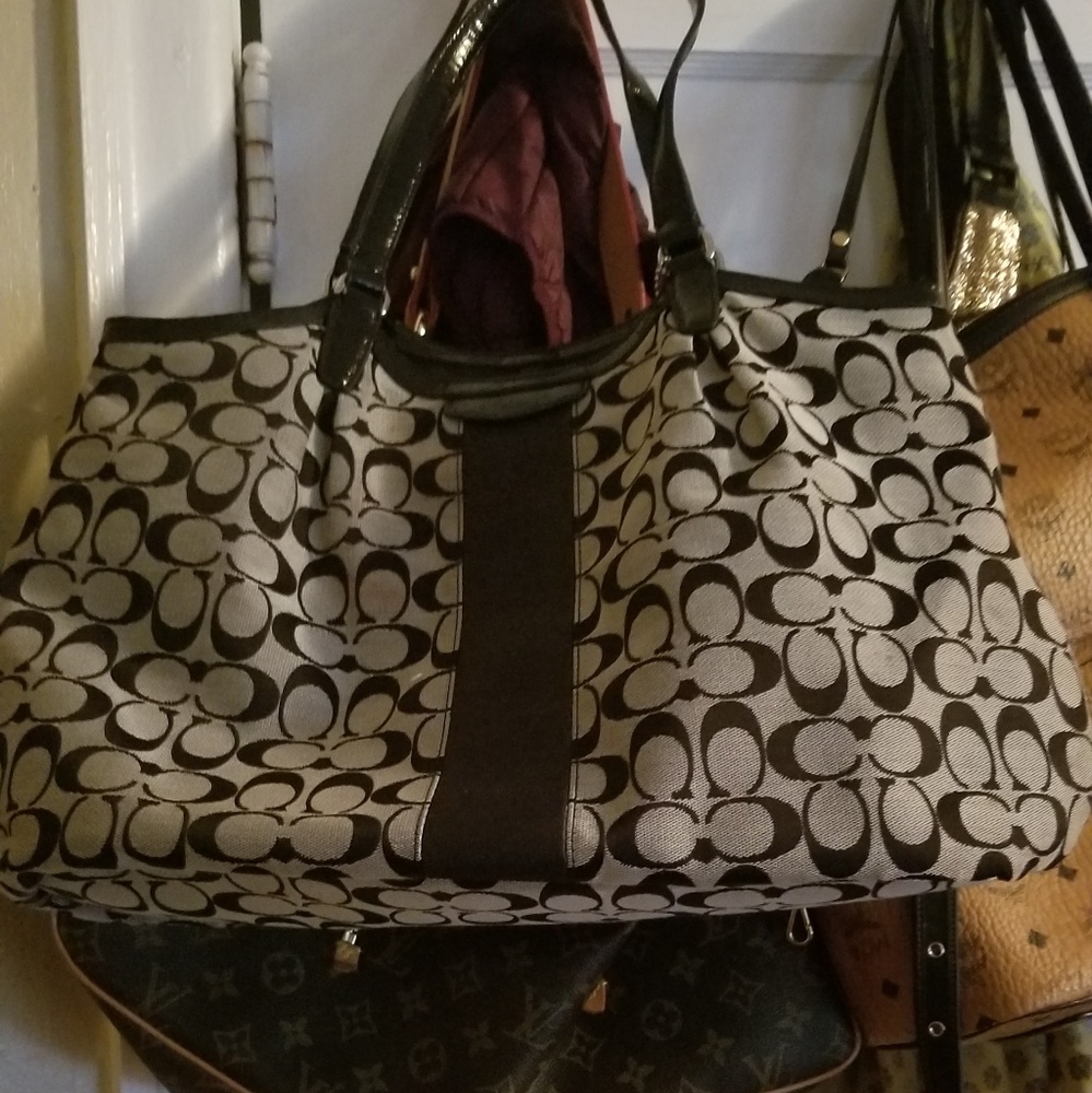 💥💥Large Authentic Coach handbag💥💥
